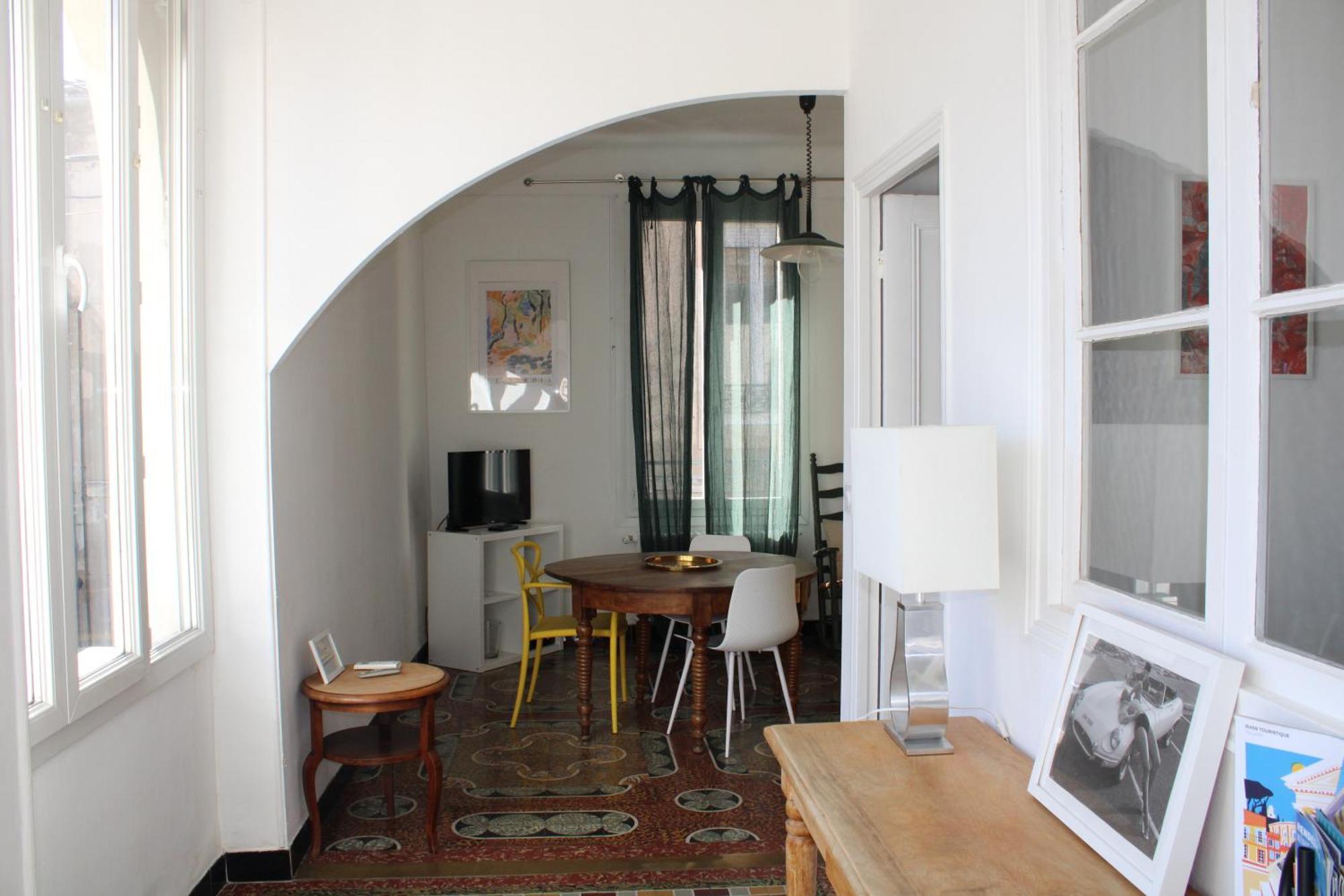 Superbe Appartement Avec Parking Sur Place Nimes Bagian luar foto